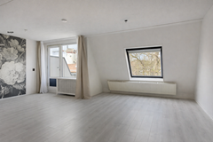 Licht en ruimte in een witte kamer (1).png